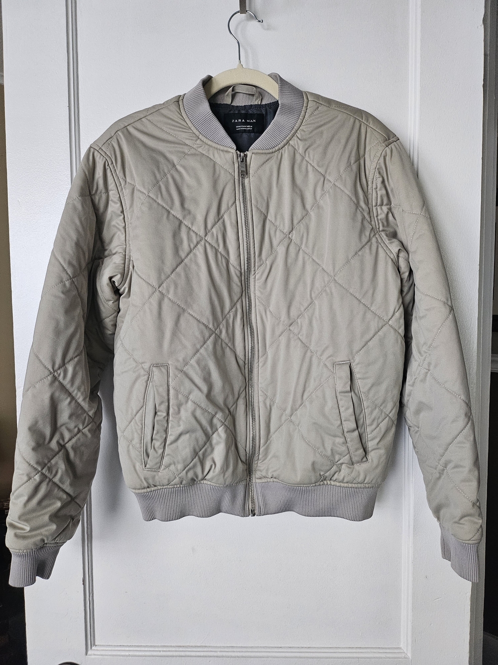 Zara Men's Quilted Bomber Jacket in Light Beige